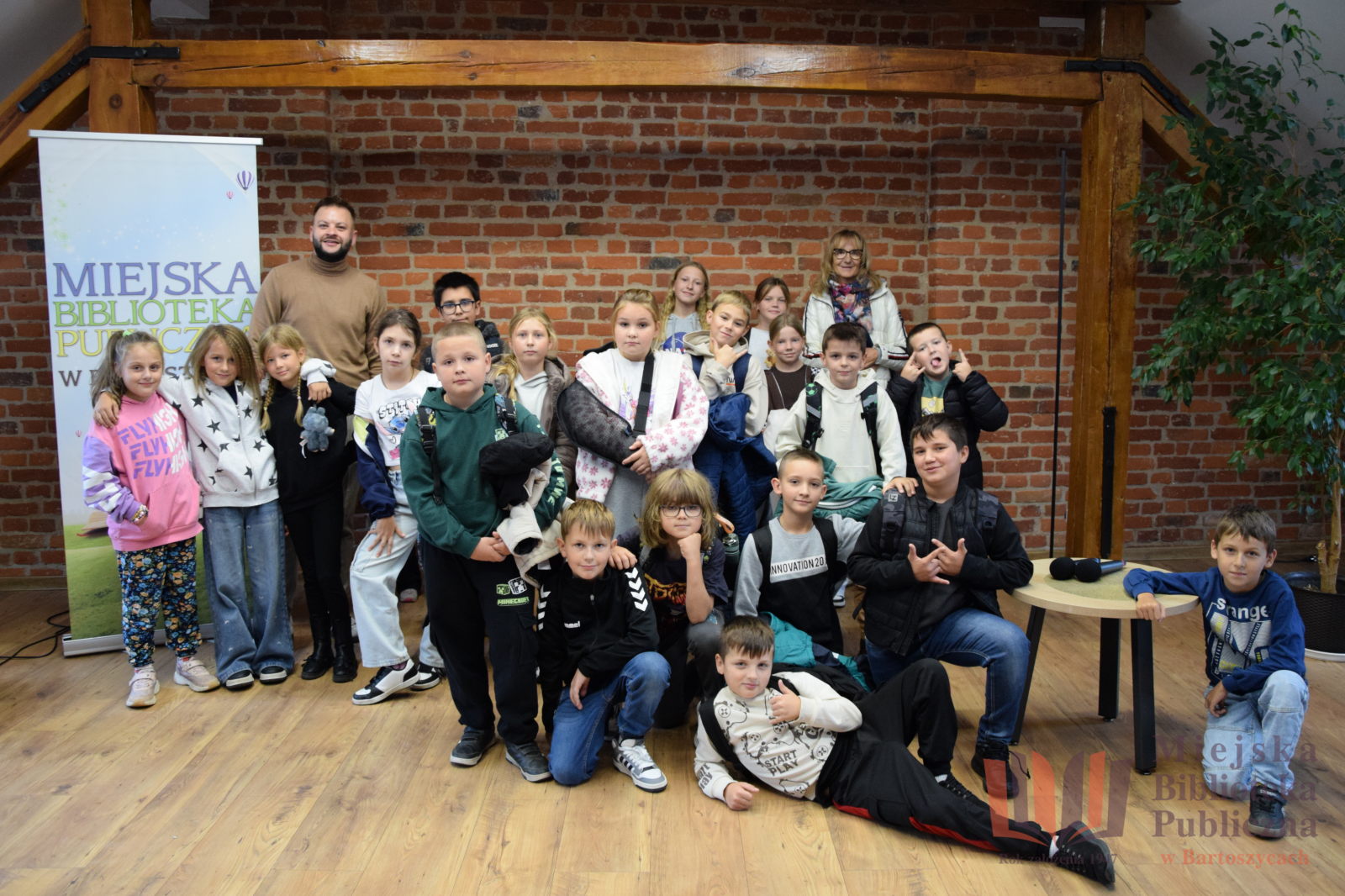 Młodzi czytelnicy z Ponik poznają tajniki biblioteki