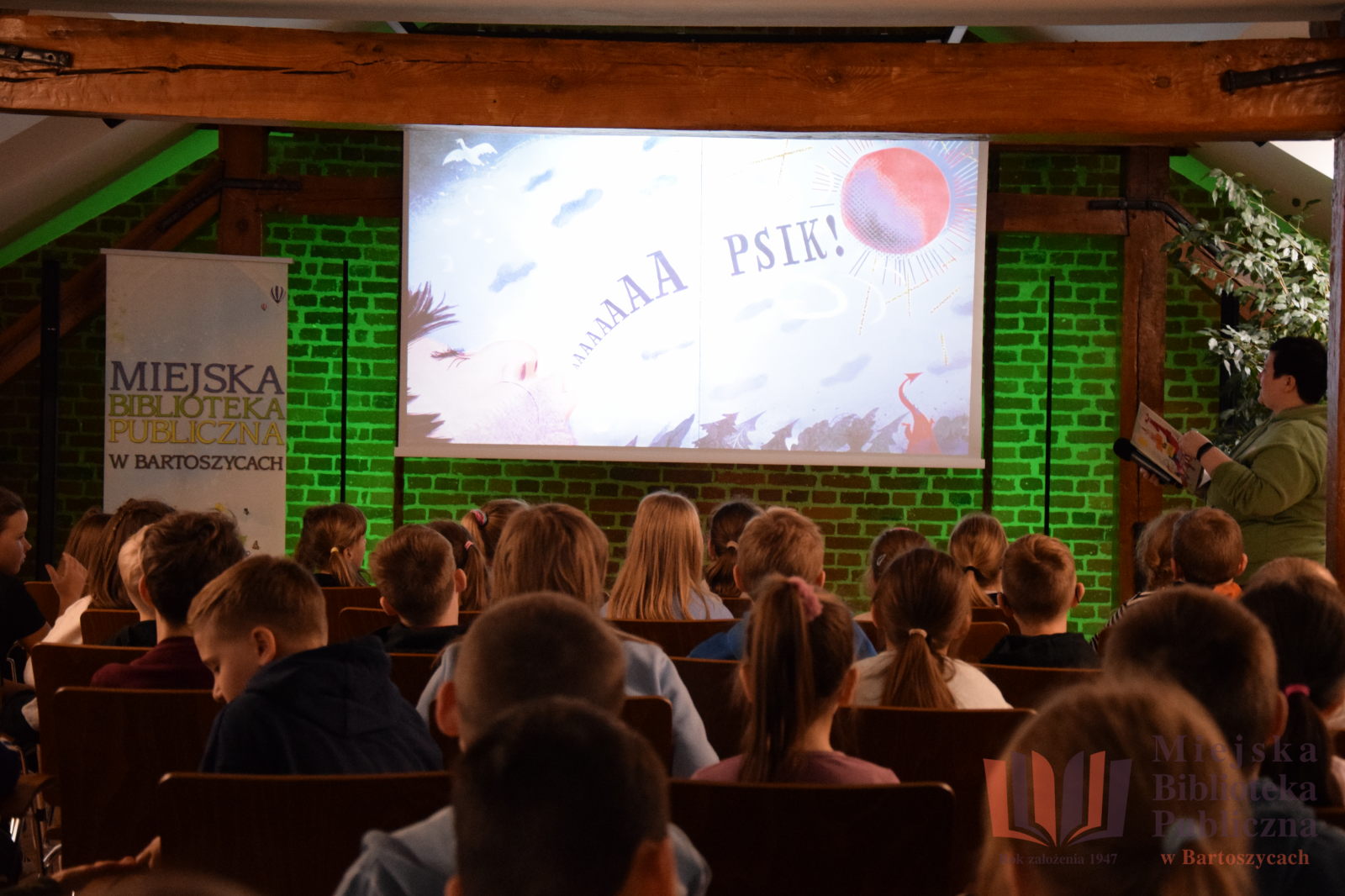 Dzień Postaci z Bajek w Bibliotece – magia, śmiech i wspólne czytanie