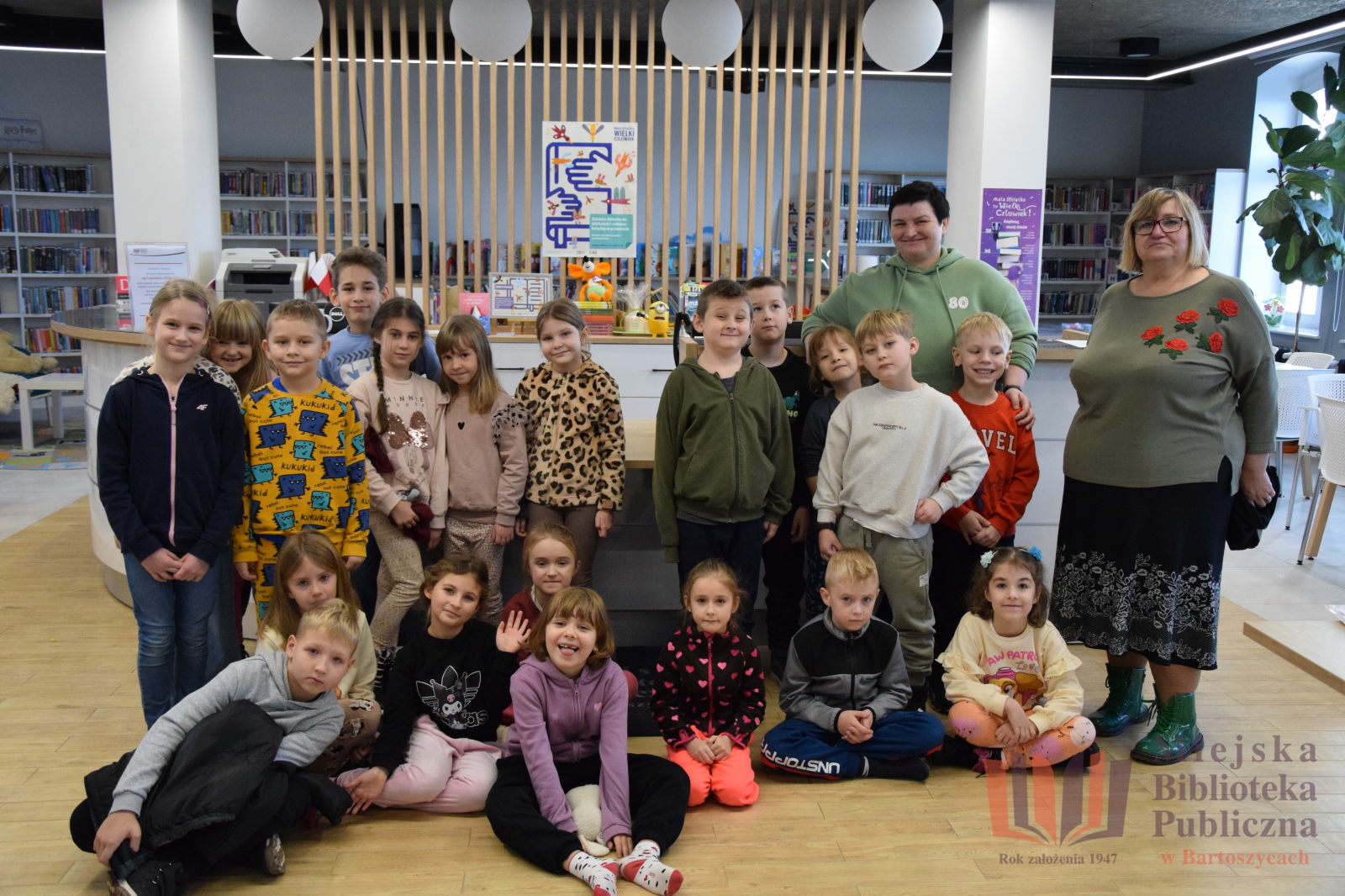 Pierwszoklasiści odkrywają uroki jesieni