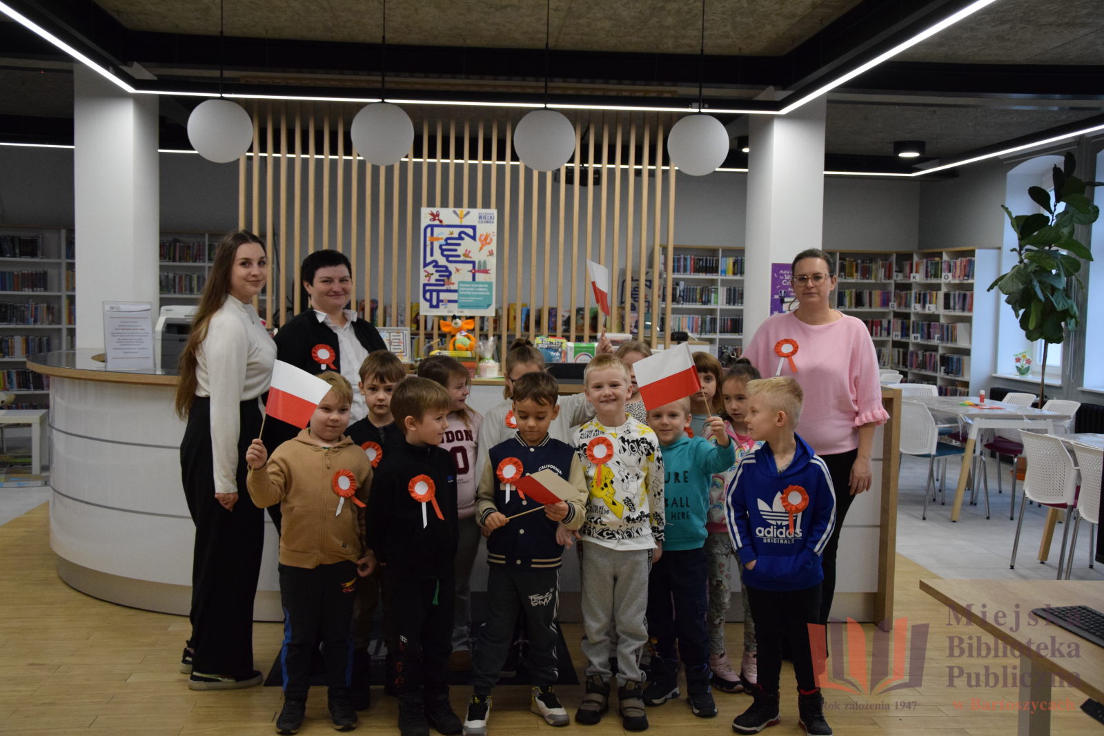 Patriotyczne zajęcia w Wypożyczalni dla Dzieci i Młodzieży