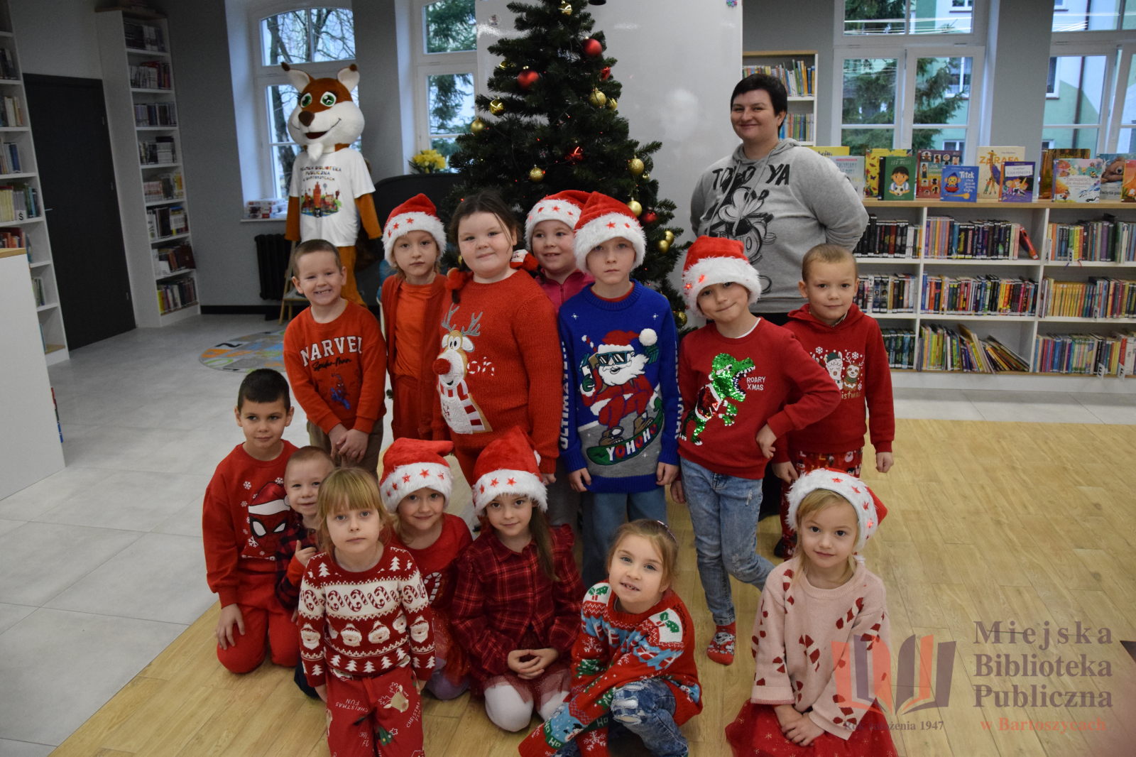 Mikołajkowa podróż w czasie i przestrzeni w naszej Bibliotece