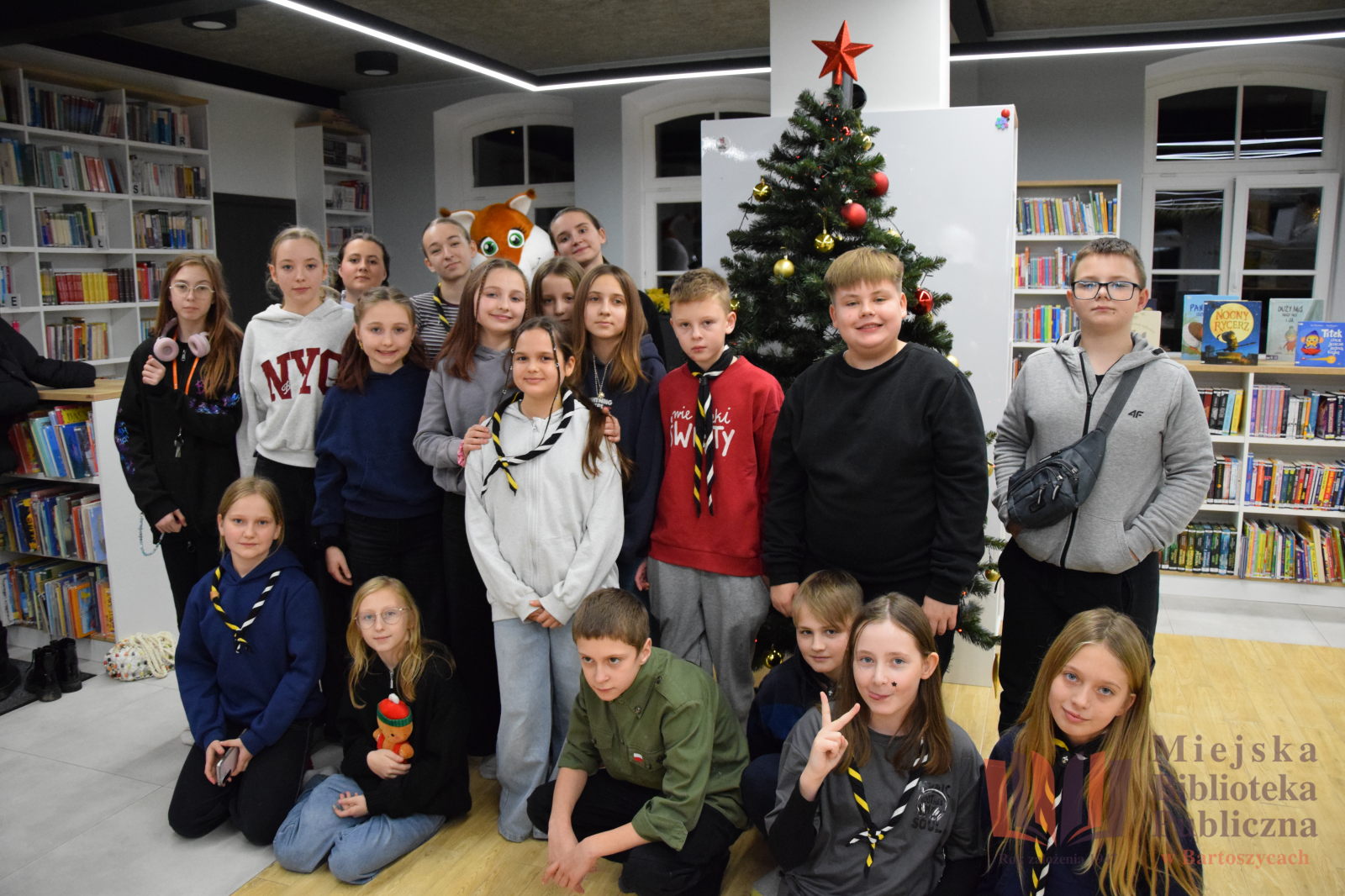 Świąteczne pierniki i harcerski duch w bibliotece