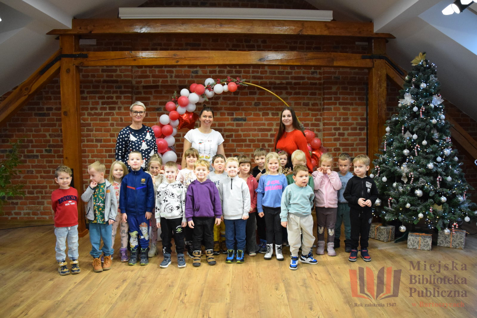 Radość, kreatywność i magia świąt w Czytelni św. Mikołaja