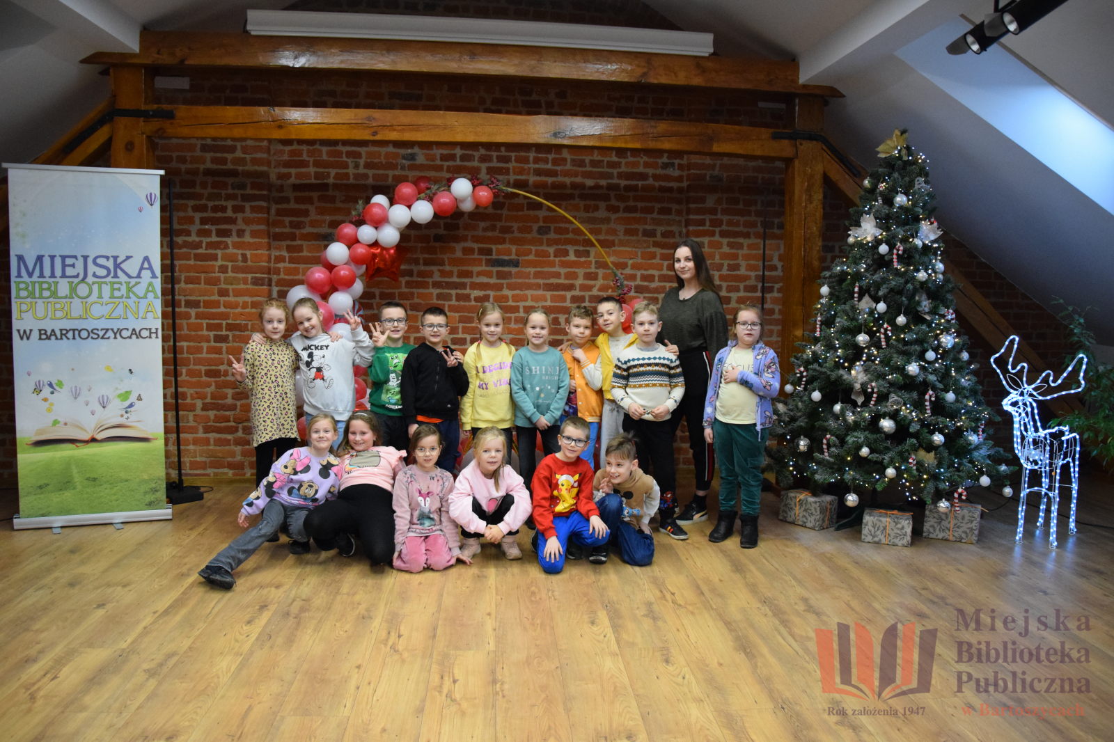 Pierwszoklasiści z SP nr 4 w świątecznej „Czytelni św. Mikołaja