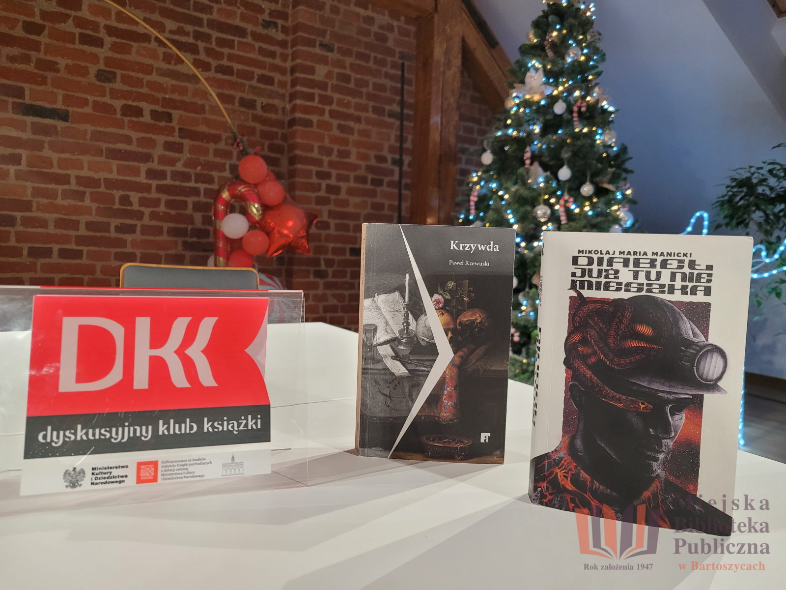 Kiedy książka porusza, a kiedy rozczarowuje – piątkowe spotkanie DKK