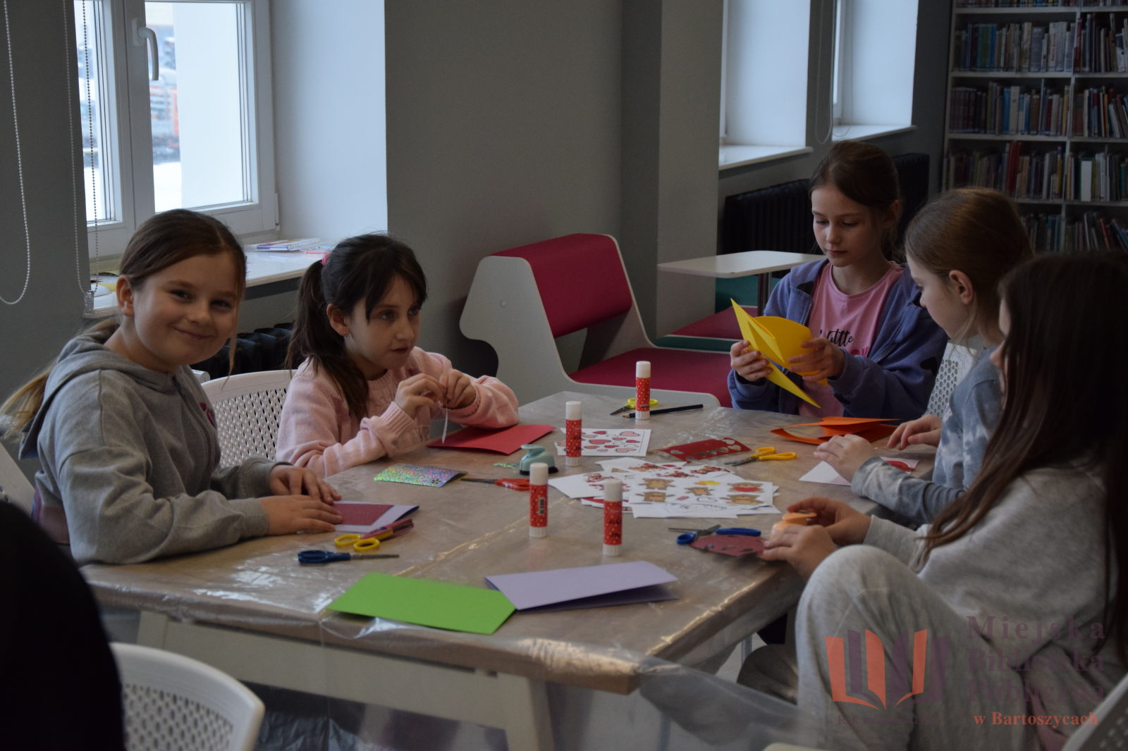 Walentynki w Bibliotece – kreatywne spotkanie klasy III „B”