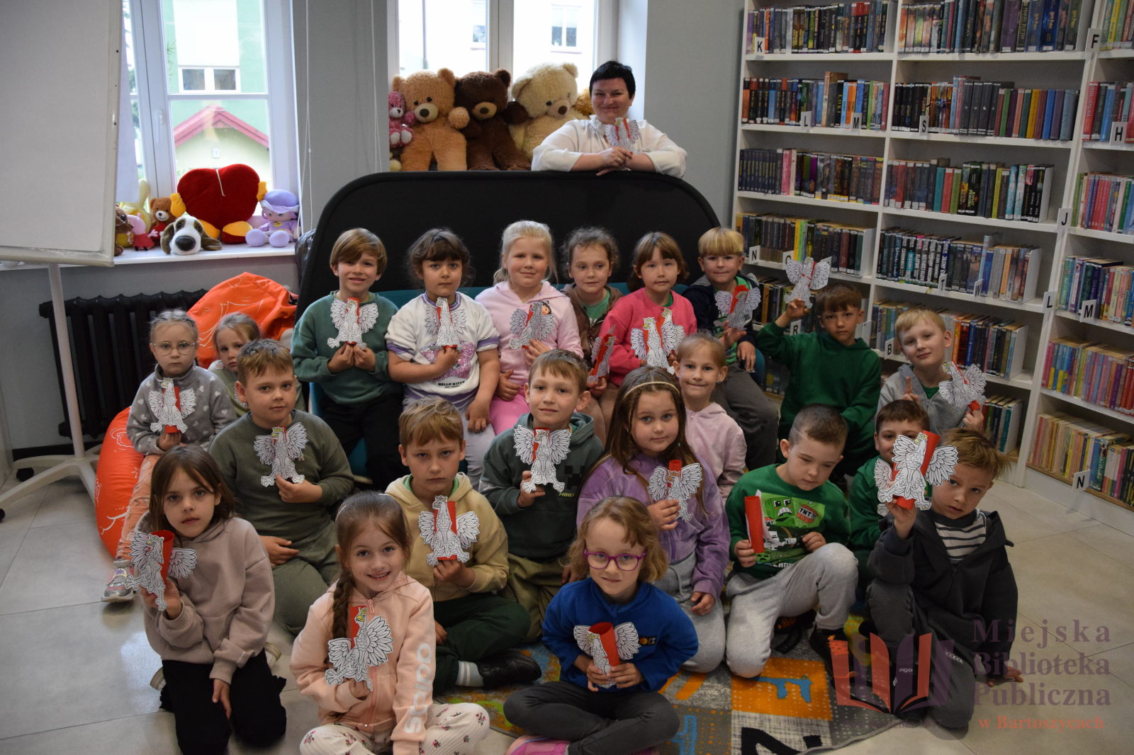 „Pszczółki” odkrywają Polskę w naszej Bibliotece